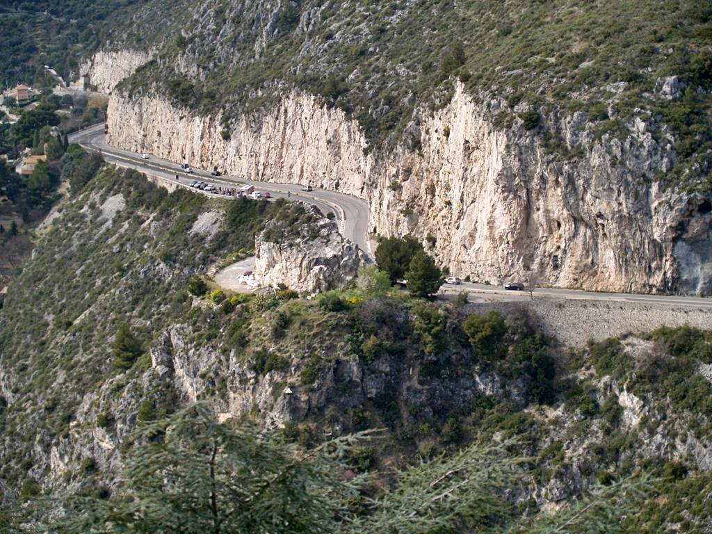 Landslide on Moyenne Corniche Diverts Heavy Traffic into Monaco for Weeks