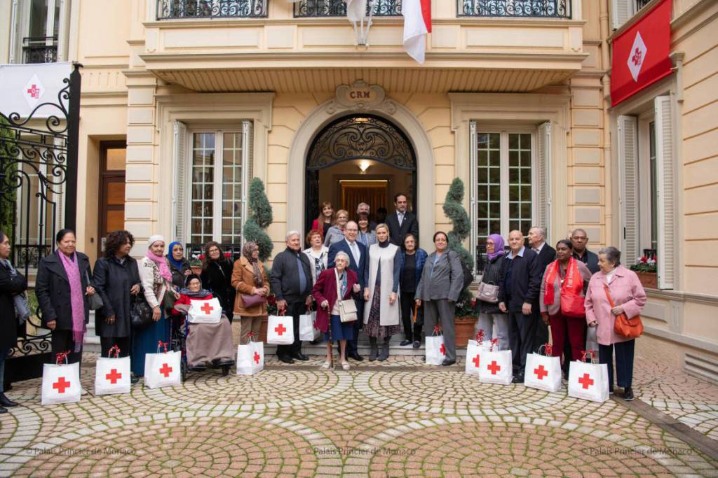 Princely Couple gives out Gifts for Red Cross