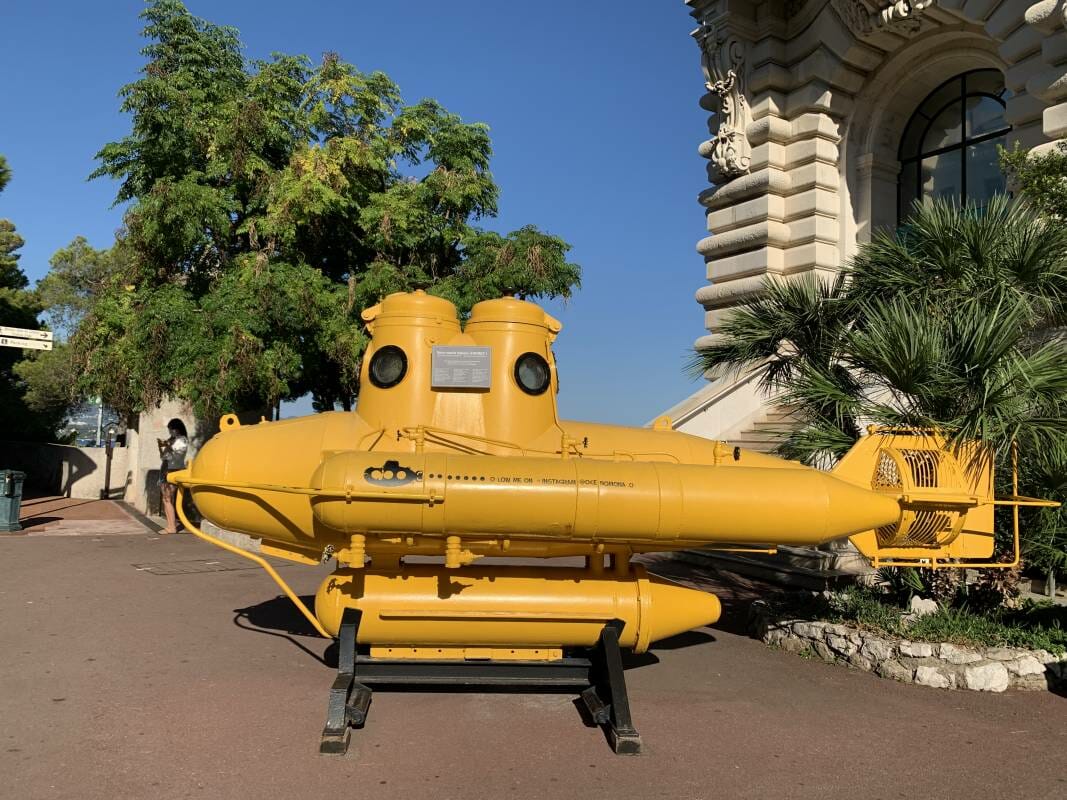 Bathyscaphe De Jacques-Yves Cousteau Para a Pesquisa Oceanográfico Perto Do  Museu Oceanográfico, Mônaco Foto de Stock Editorial - Imagem de museu,  monaco: 128694493