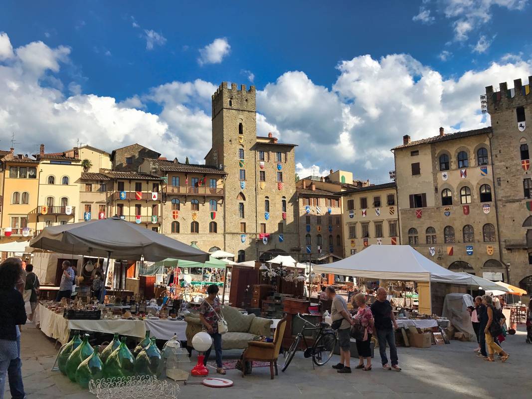 antique markets of Tuscany and Provence