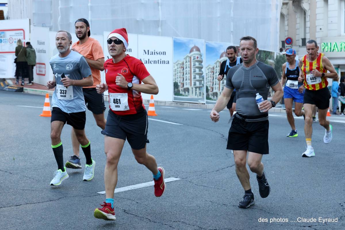 Fast Times, Festive Threads: The Giru di Natale’s Jolly Joggers