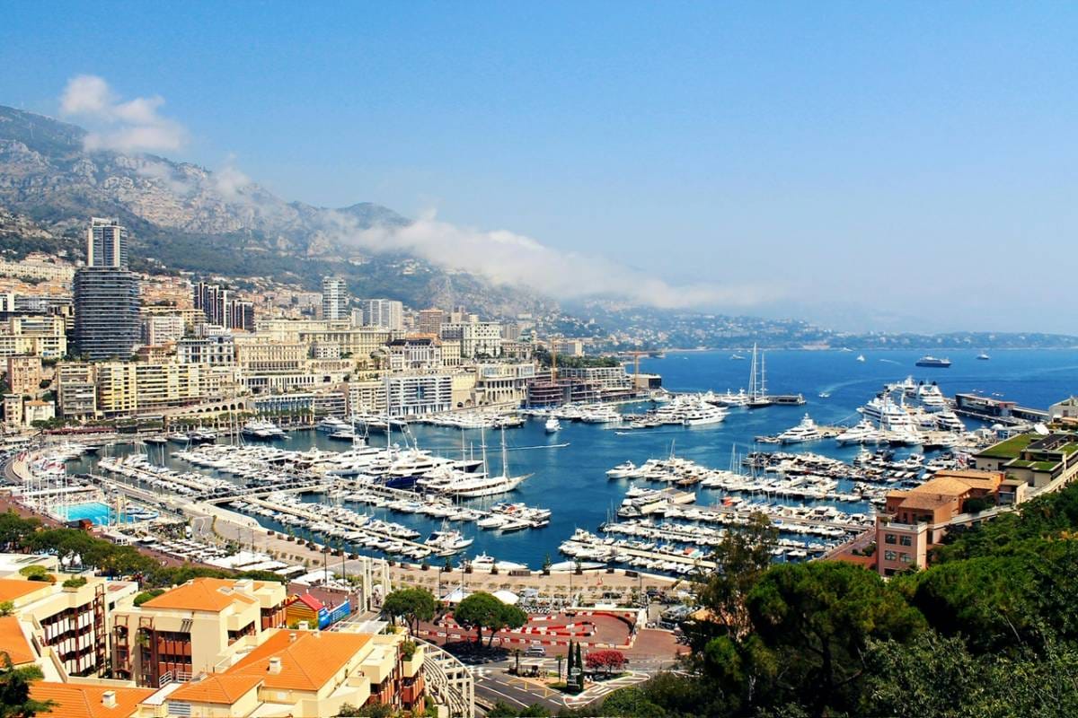 How Monte Carlo Casino Stacks Up Against Online Casinos